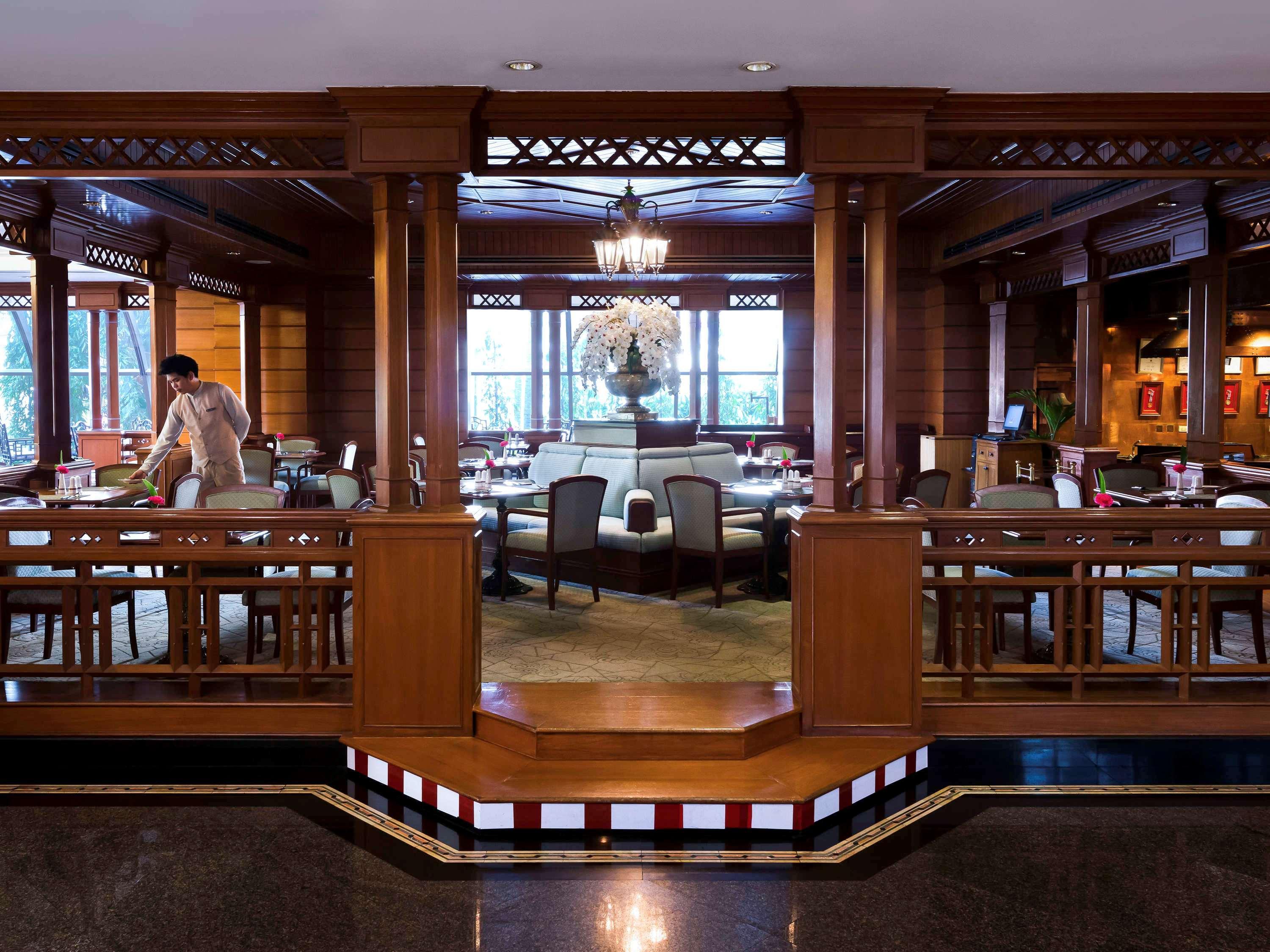 プルマン コンケーン ラジャ オーキッド ホテル コーンケーン エクステリア 写真 The Thai restaurant