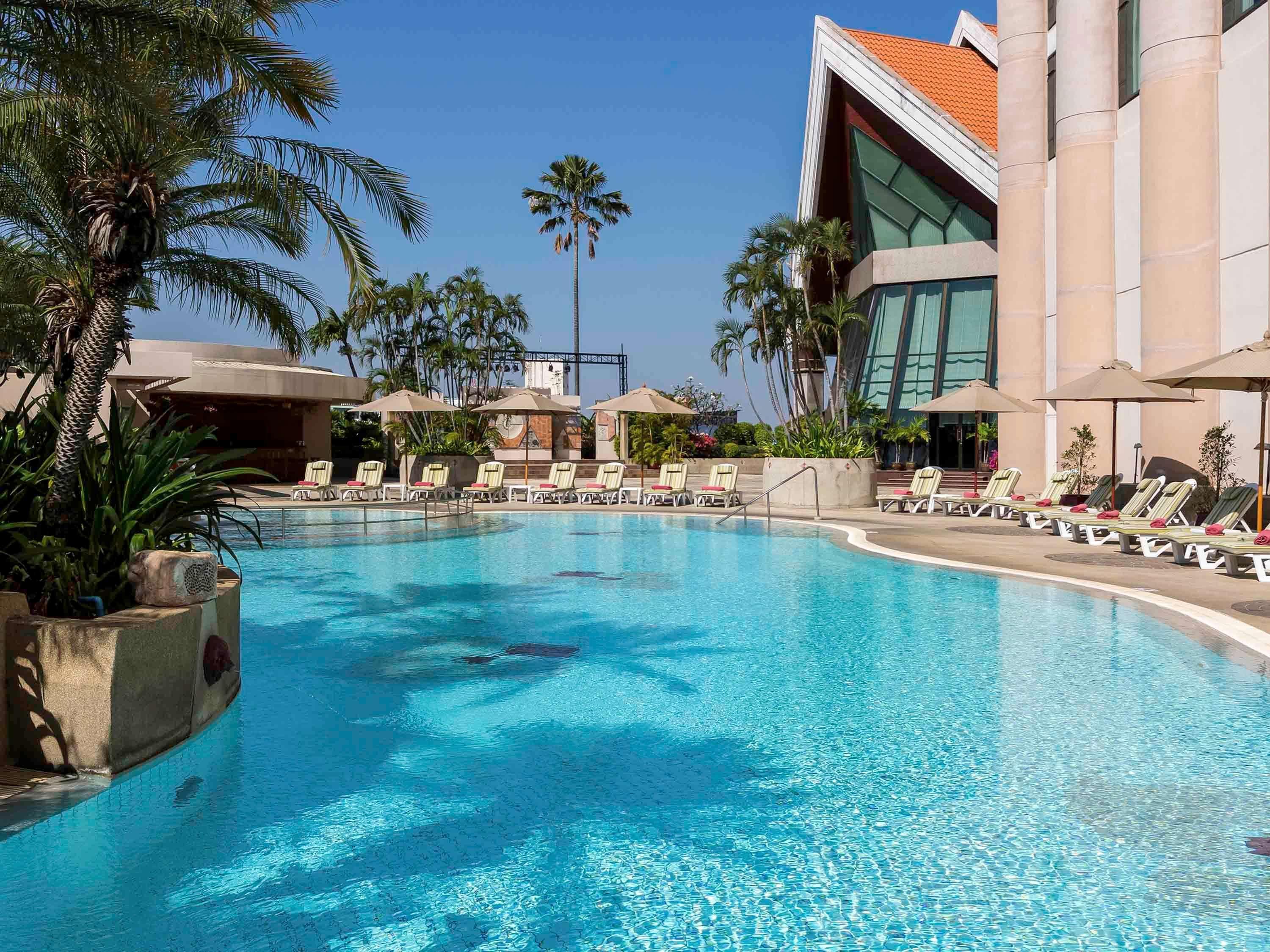 プルマン コンケーン ラジャ オーキッド ホテル コーンケーン エクステリア 写真 The pool at the Hilton Tel Aviv
