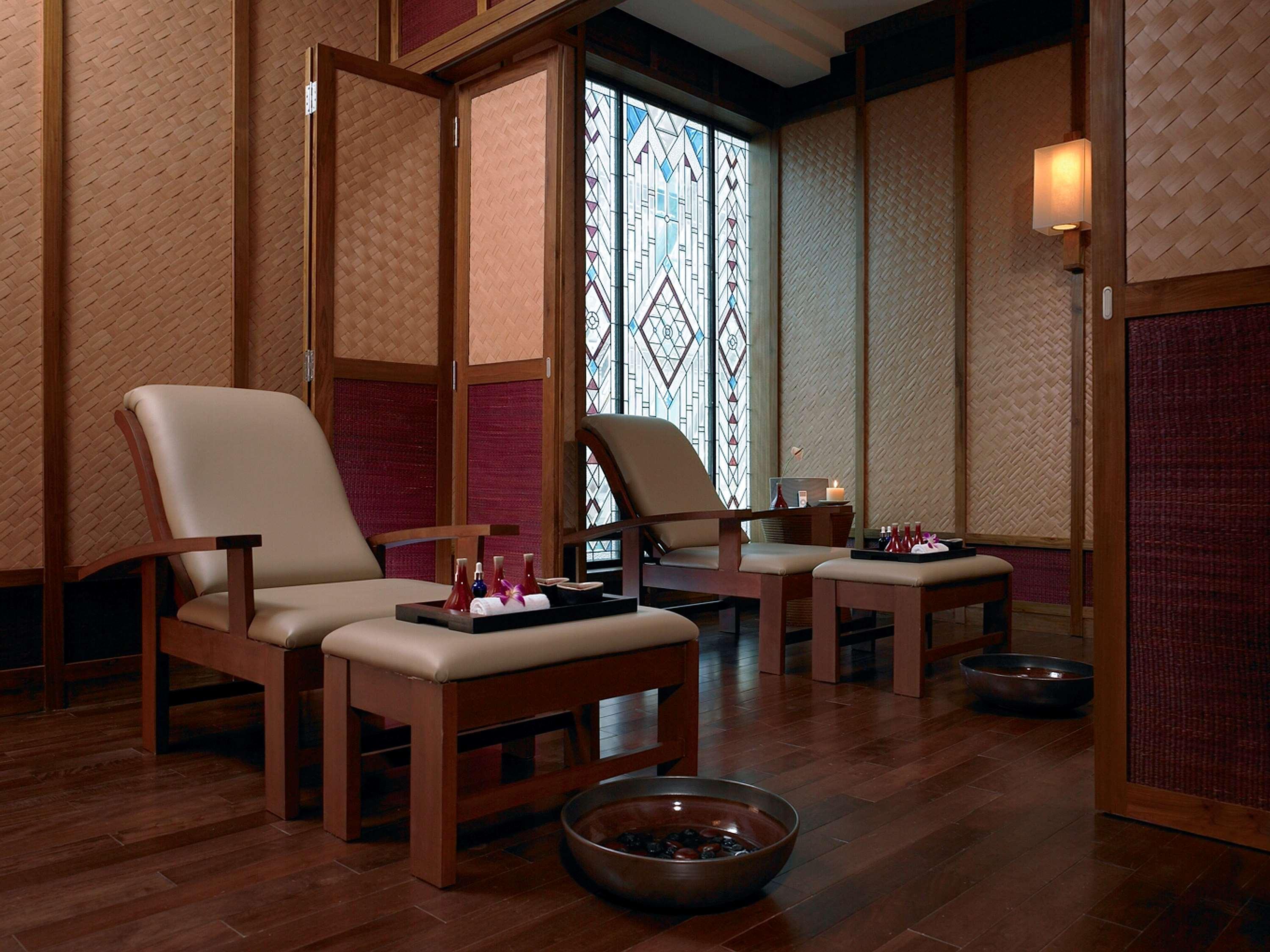 プルマン コンケーン ラジャ オーキッド ホテル コーンケーン エクステリア 写真 A spa at the Taj Mahal Palace, Mumbai, India
