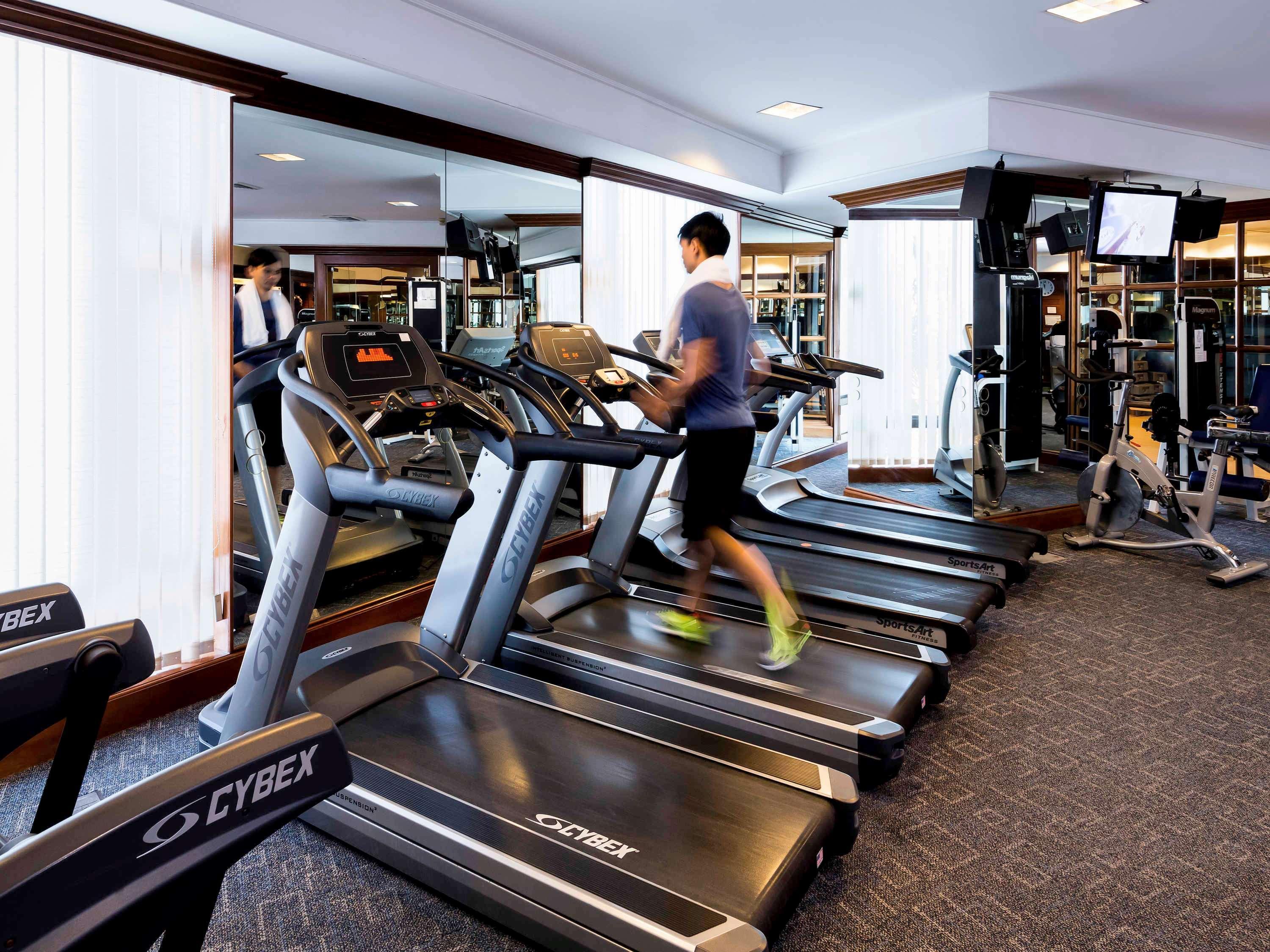 プルマン コンケーン ラジャ オーキッド ホテル コーンケーン エクステリア 写真 The gym at the hotel