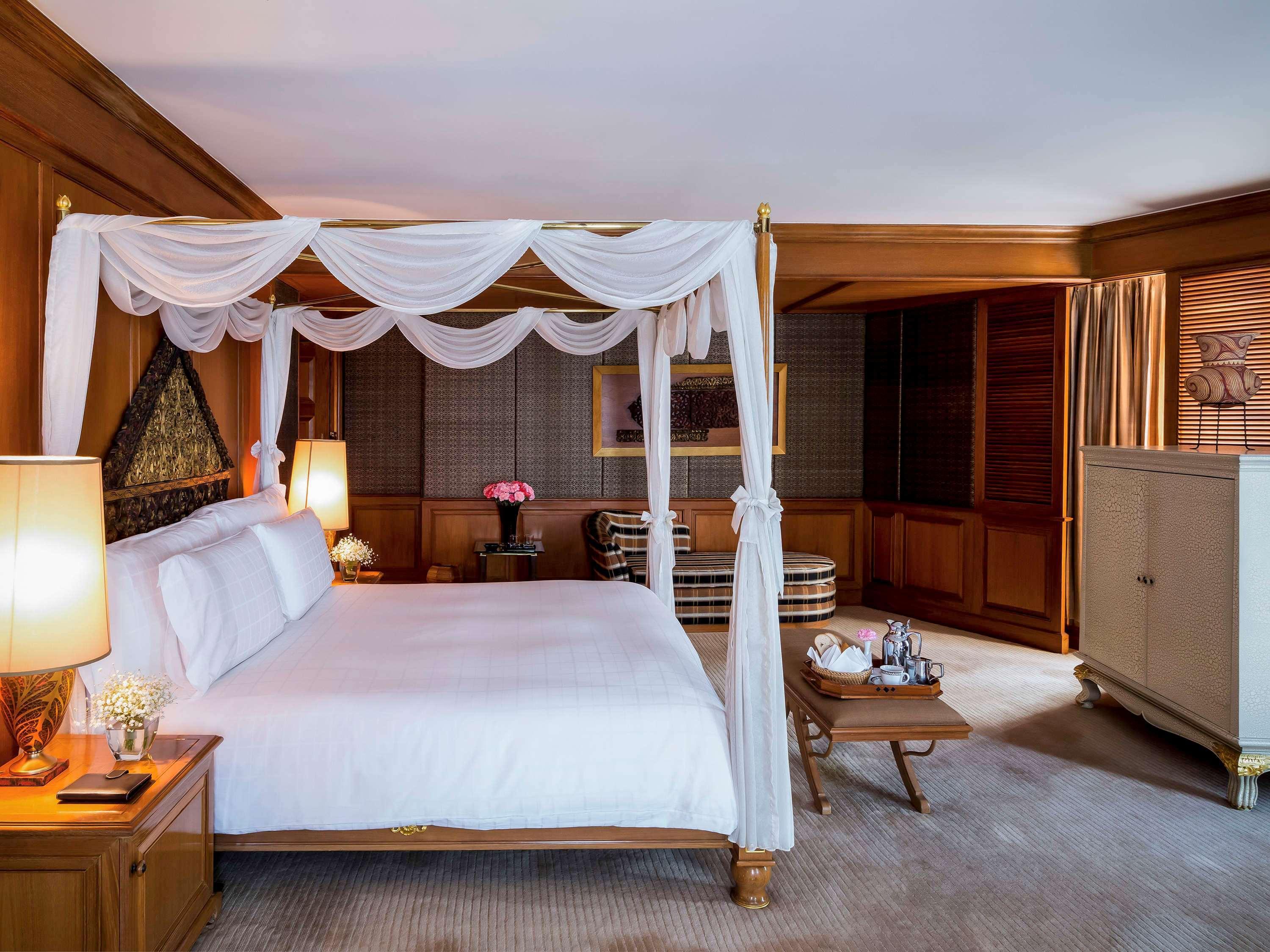 プルマン コンケーン ラジャ オーキッド ホテル コーンケーン エクステリア 写真 A bedroom at the Mandarin Oriental, Bangkok